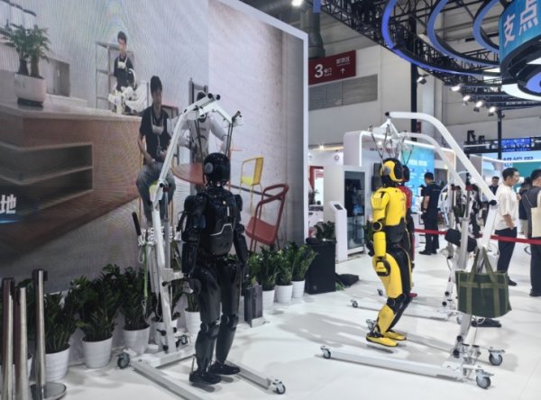 今日云策 黄仁勋：下一波浪潮就是物理AI 所有能力都能融入物理世界