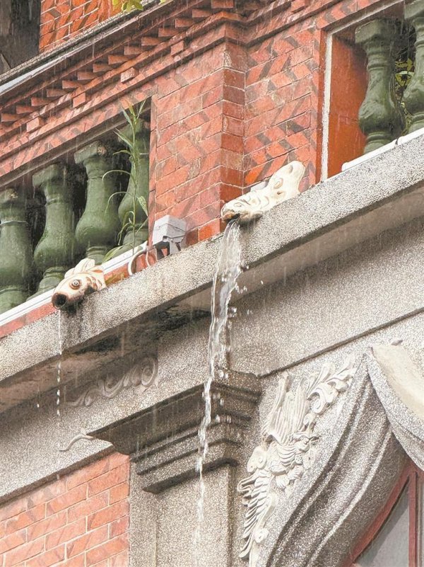 好多牛 数百滴水兽“上岗” 重现“檐下飞瀑”